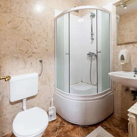 Luna Tsuki Seven Apartmanhotel *