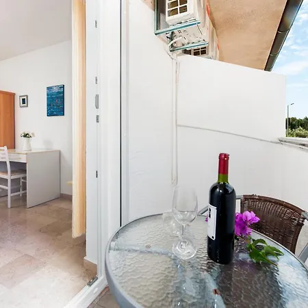 Luna Tsuki Seven Apartmanhotel